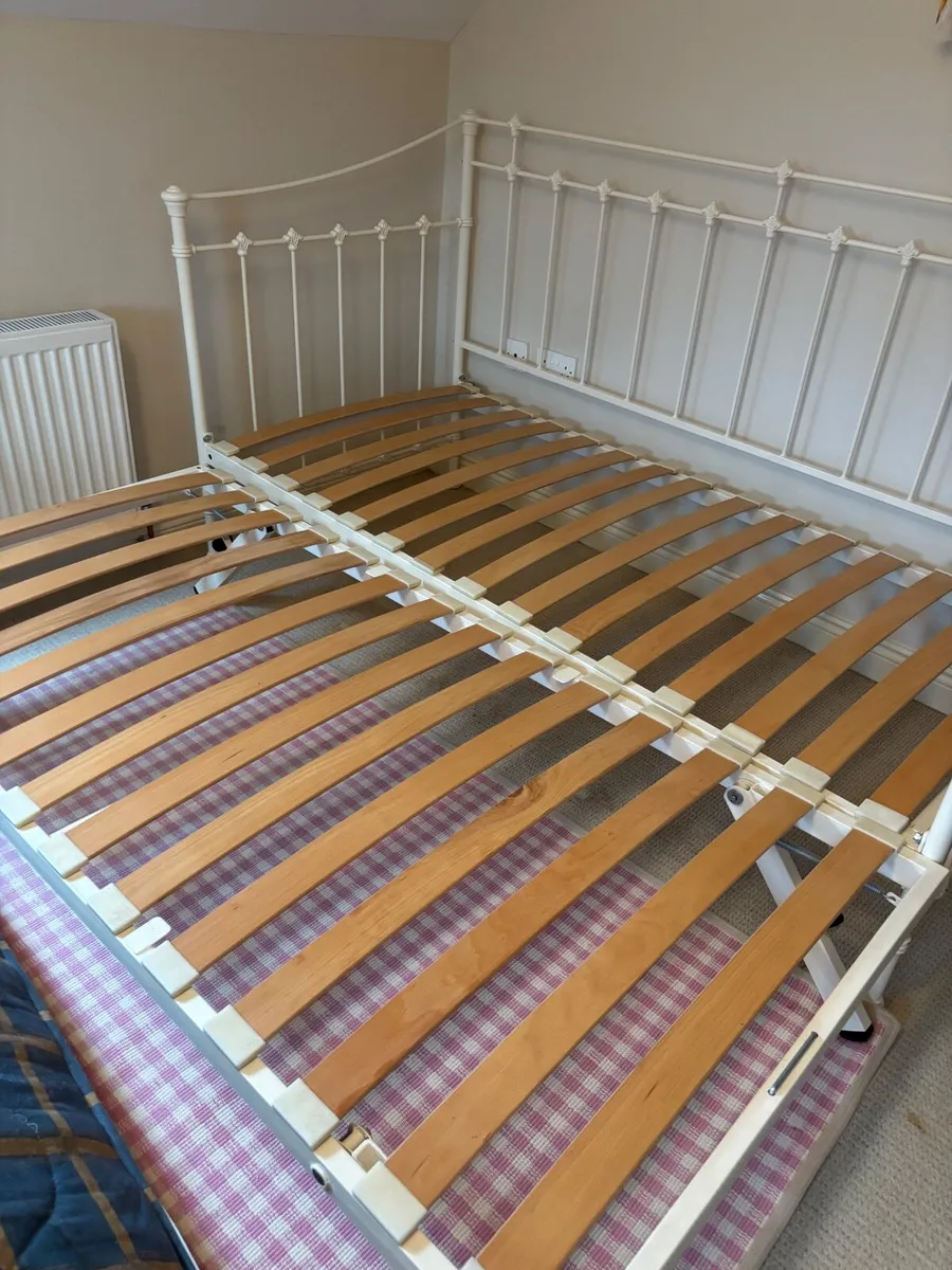 Versailles Cream Metal Day Bed - Image 4
