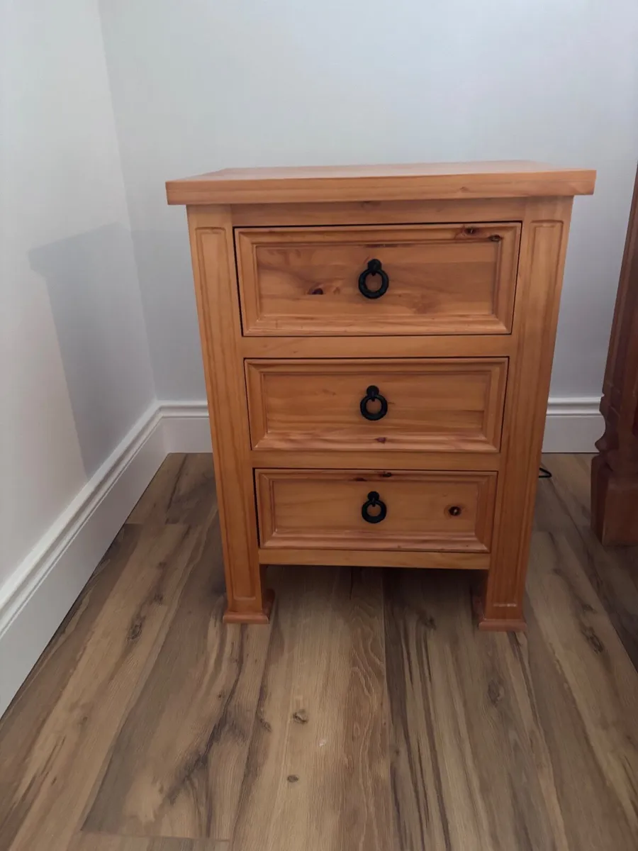 King size Bed and matching lockers - Image 2