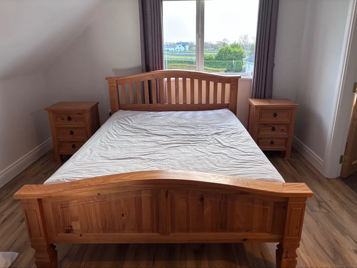 King size Bed and matching lockers - Image 1