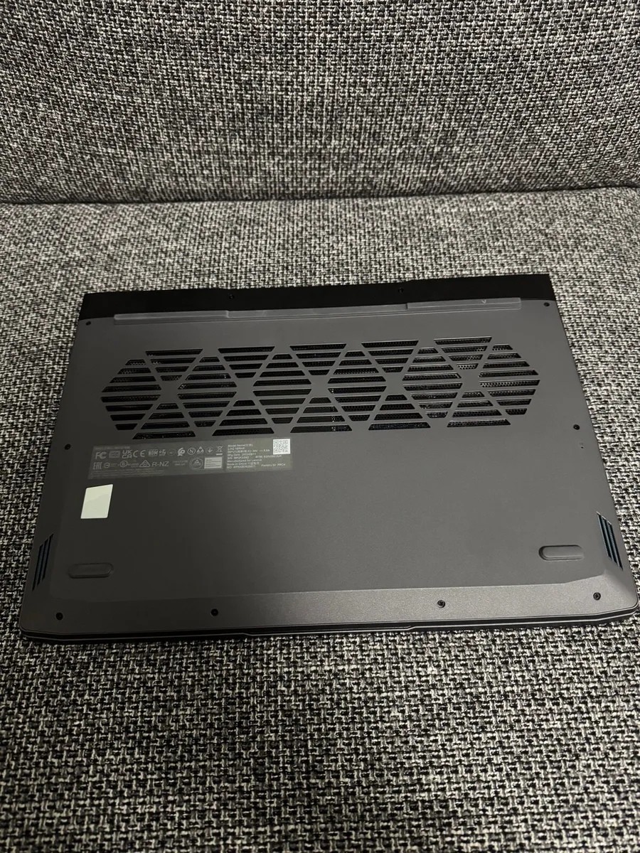 Gaming Laptop - Lenovo LOQ 15IRH8 - Image 3