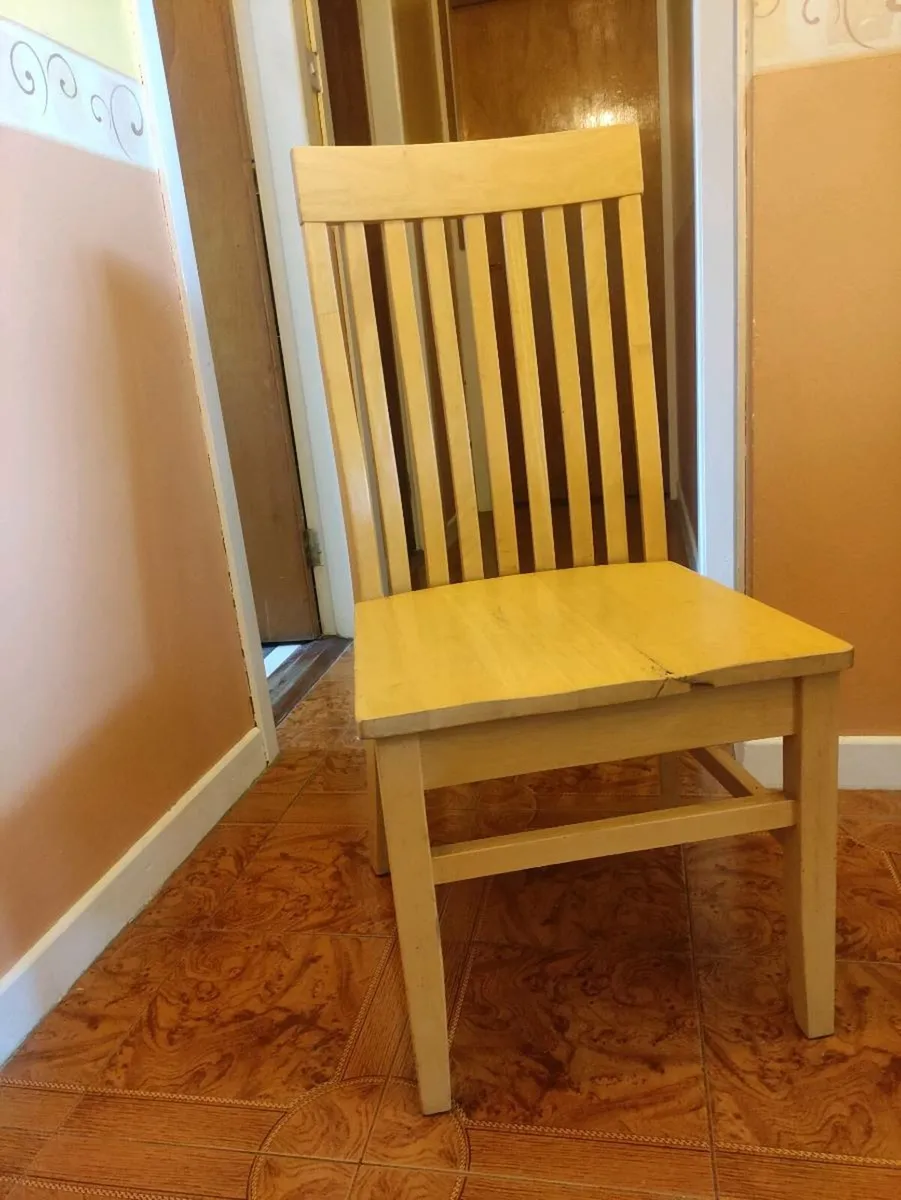 4 strong kitchen chairs - Image 1