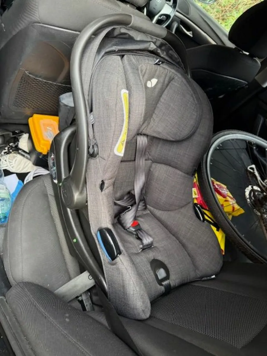 Baby Car Seat Joie with ISOfix + newborn inlay. - Image 2