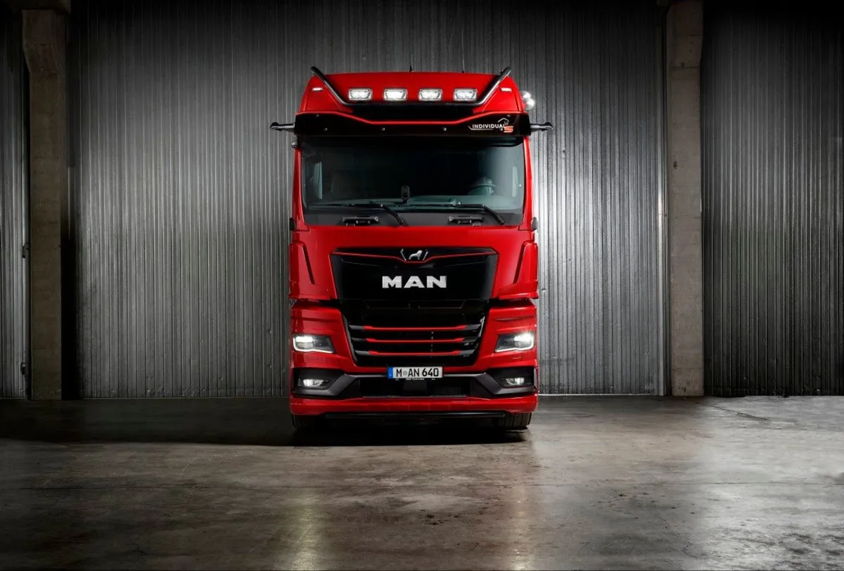 MAN TGX MAN 4x2 Truck Tractor - Image 1