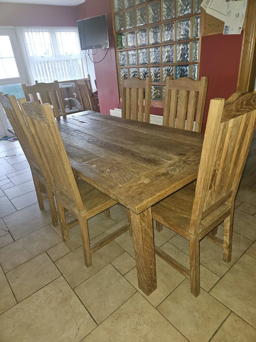 Table and chairs - Image 3