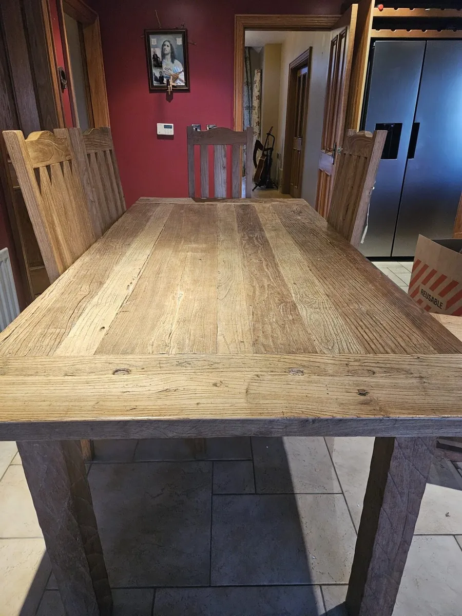 Table and chairs - Image 4