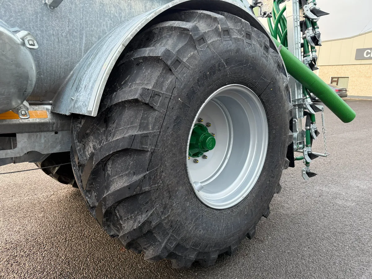 Major 1300GL Slurry Tank with Shoe - Image 4