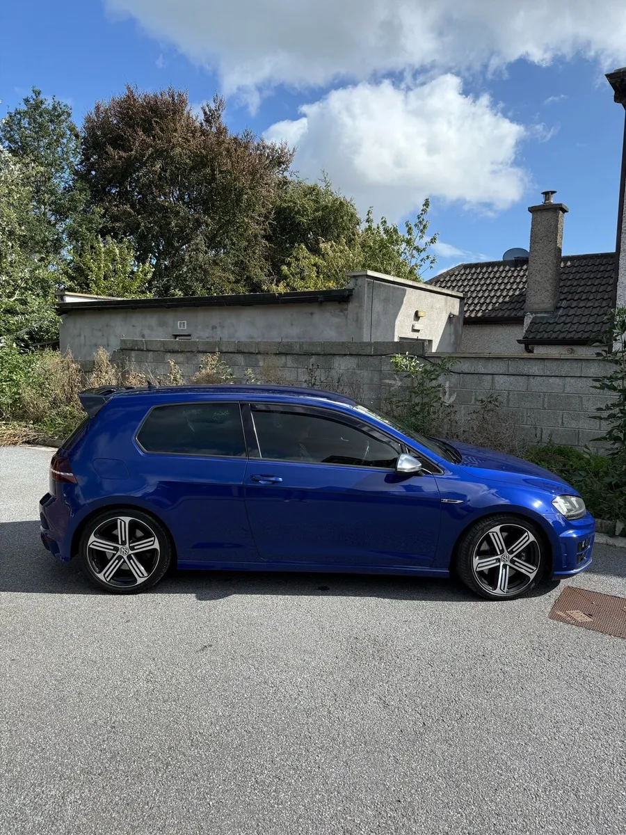 VW GOLF R IMMACULATE - Image 2