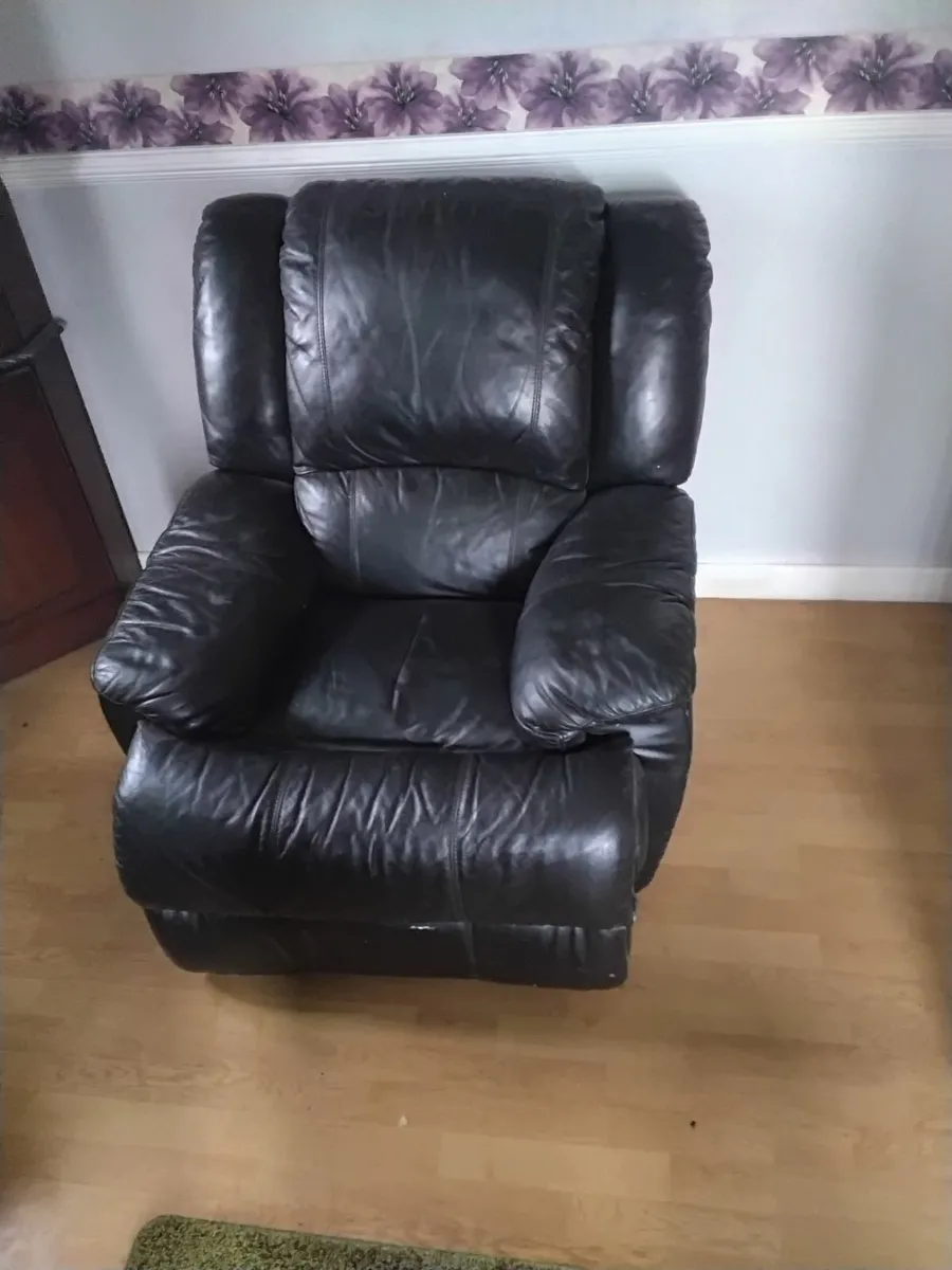 3 piece black leather sofa - Image 2