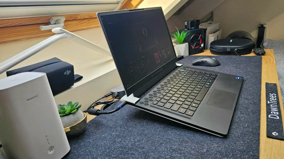 Alienware X15 R2 Gaming Laptop - Image 2