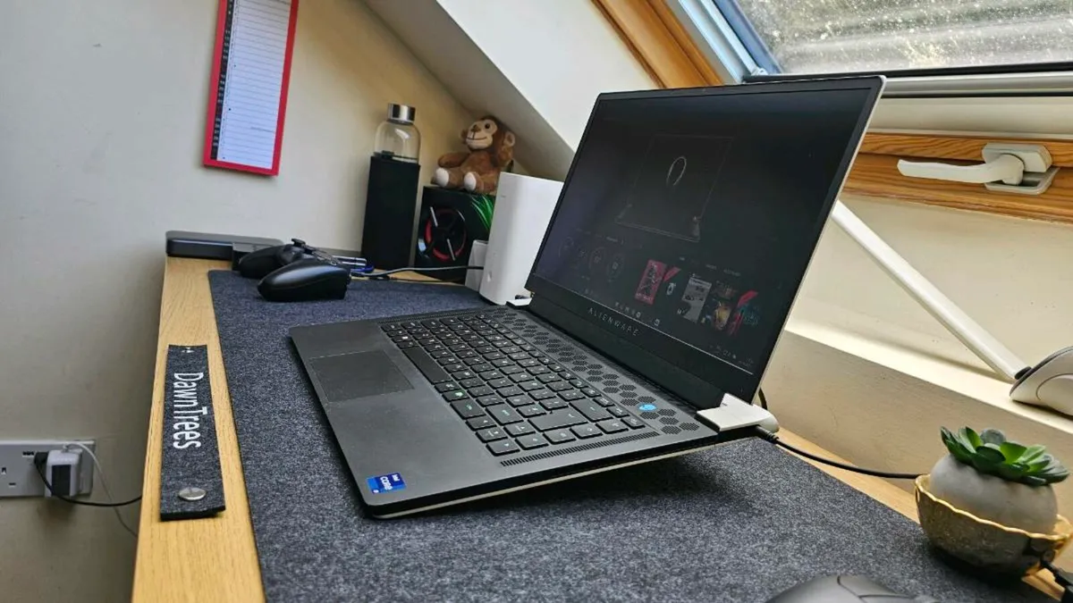 Alienware X15 R2 Gaming Laptop - Image 3