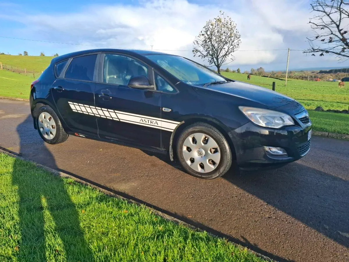 2010 Opel Astra - Image 1