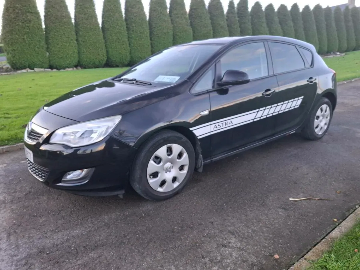 2010 Opel Astra - Image 2
