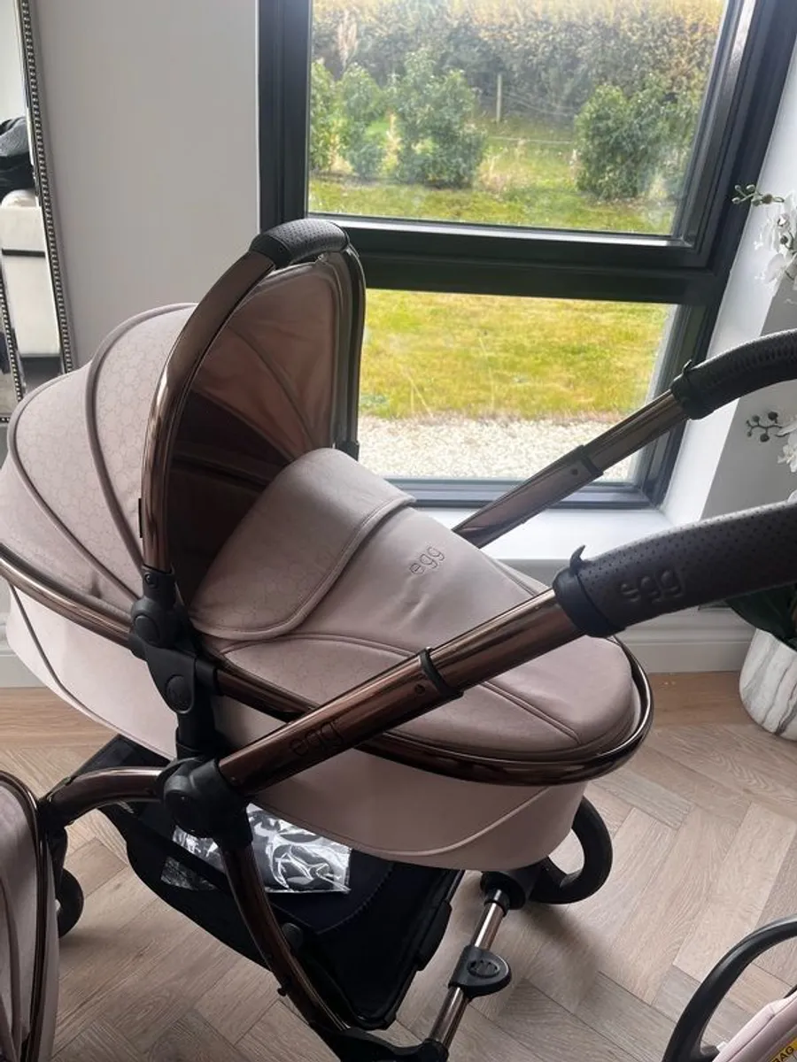 Egg2 travel system in Feather Geo - Image 2