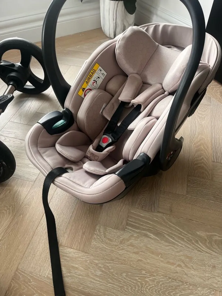 Egg2 travel system in Feather Geo - Image 4