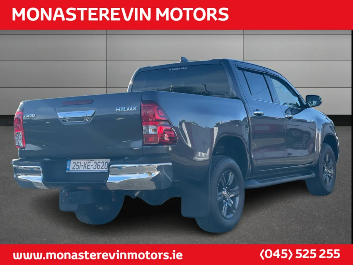 Toyota Hilux 2.4 SR5 D/CAB AUTO - Image 3