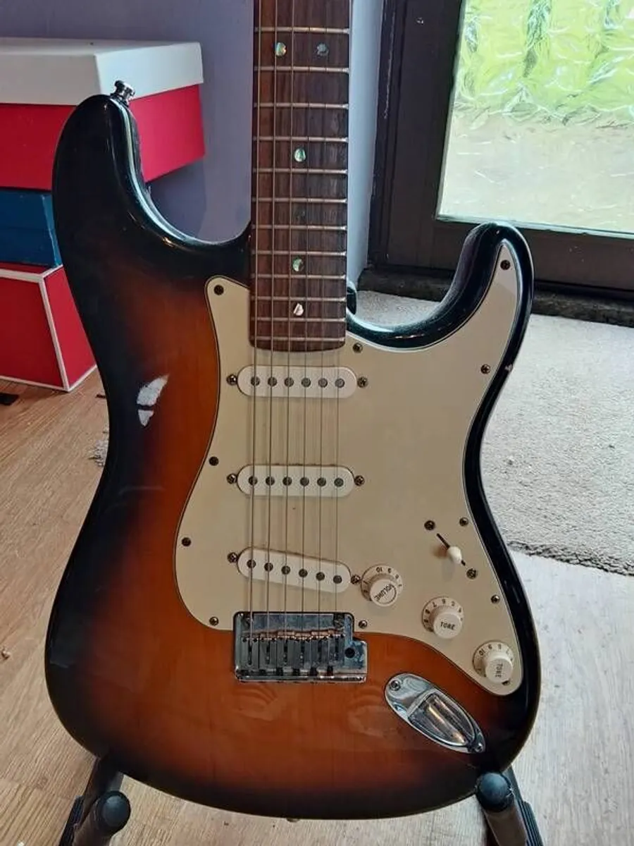 Fender Strat, Amp Hot Rod De Ville , Strymon, Bloefeld, Boss, RD9 - Image 1