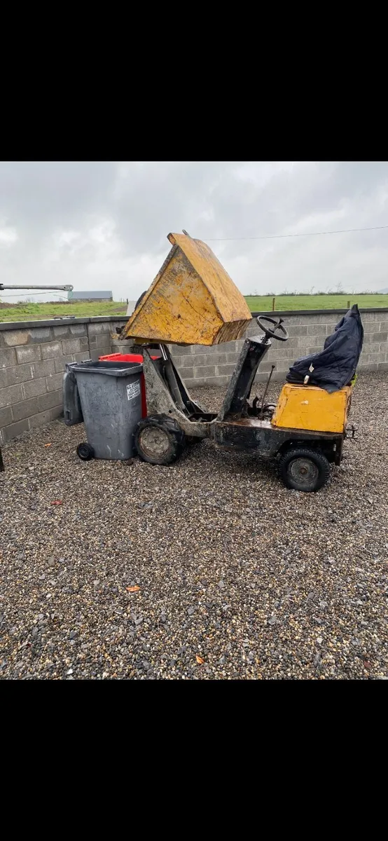 Door way dumper
