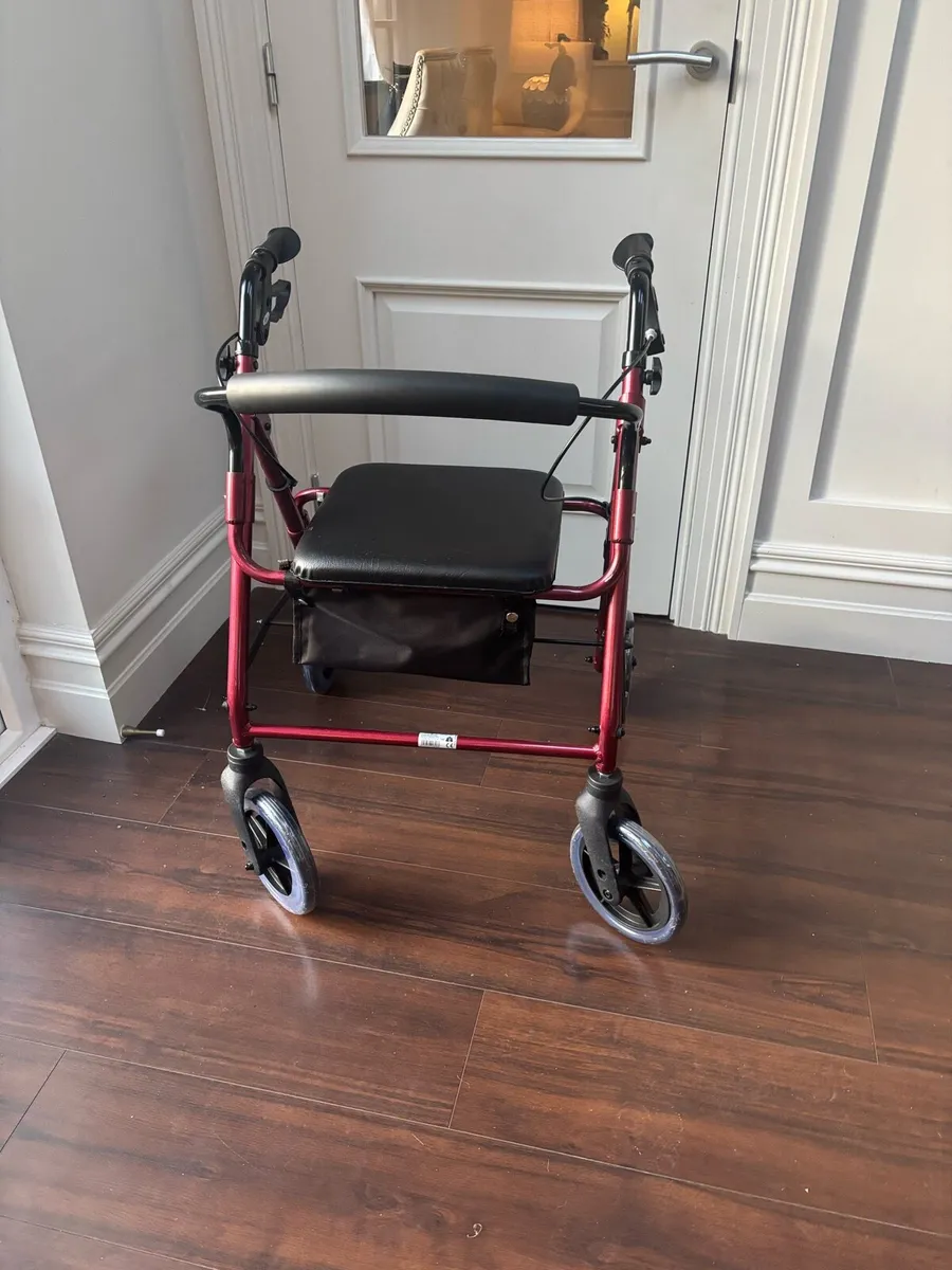 Rollator with seat - Image 1