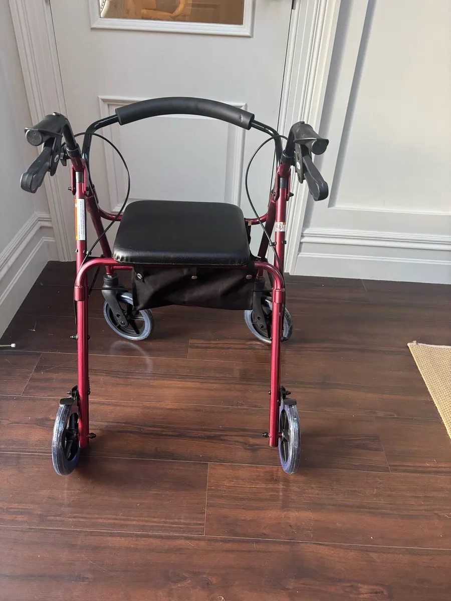 Rollator with seat - Image 2