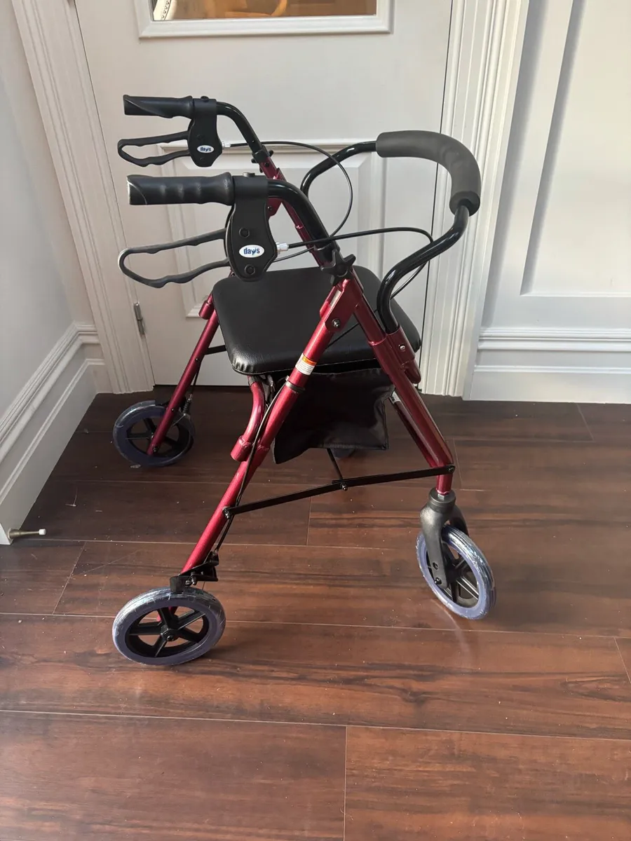 Rollator with seat - Image 3