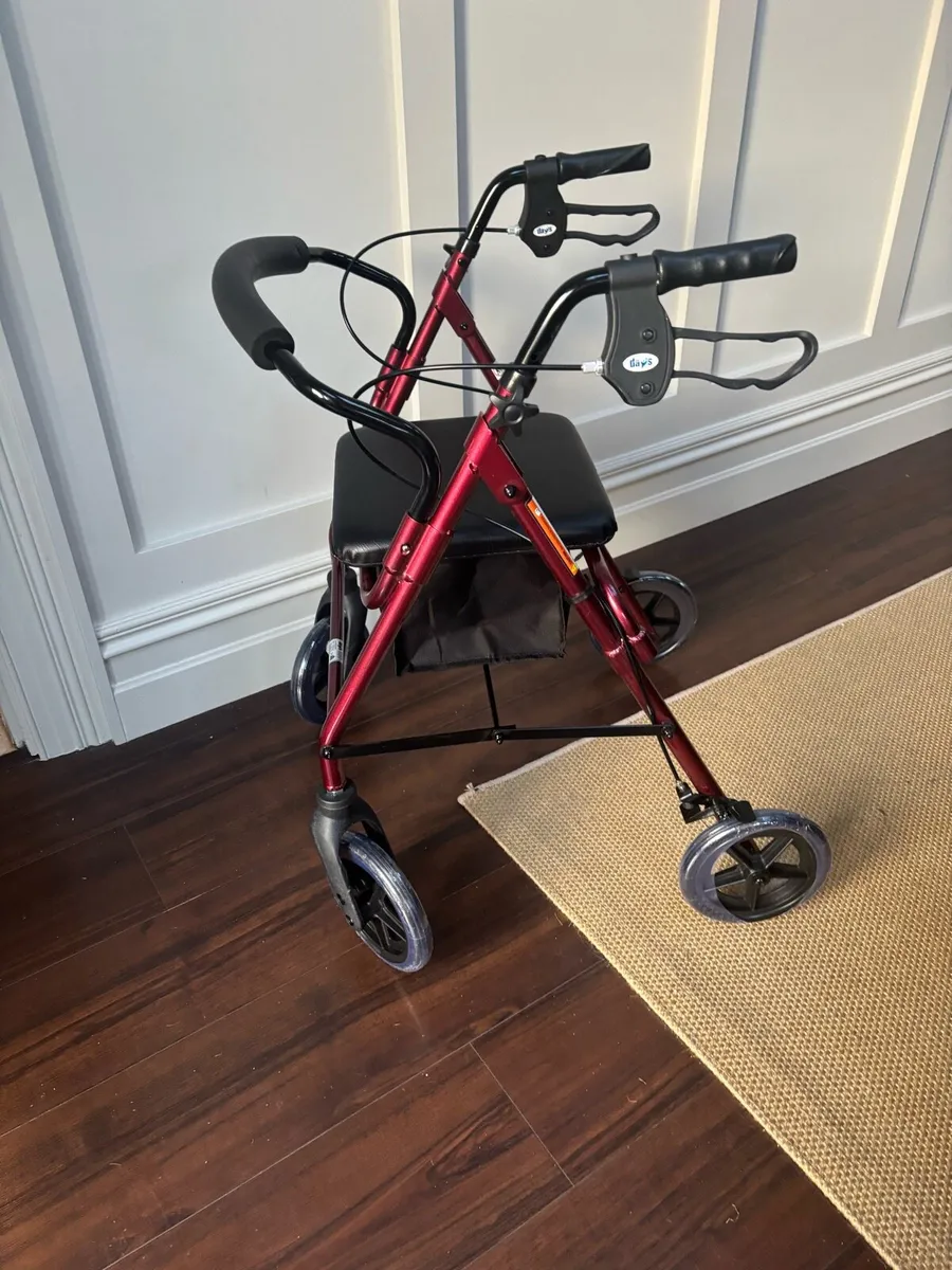 Rollator with seat - Image 4