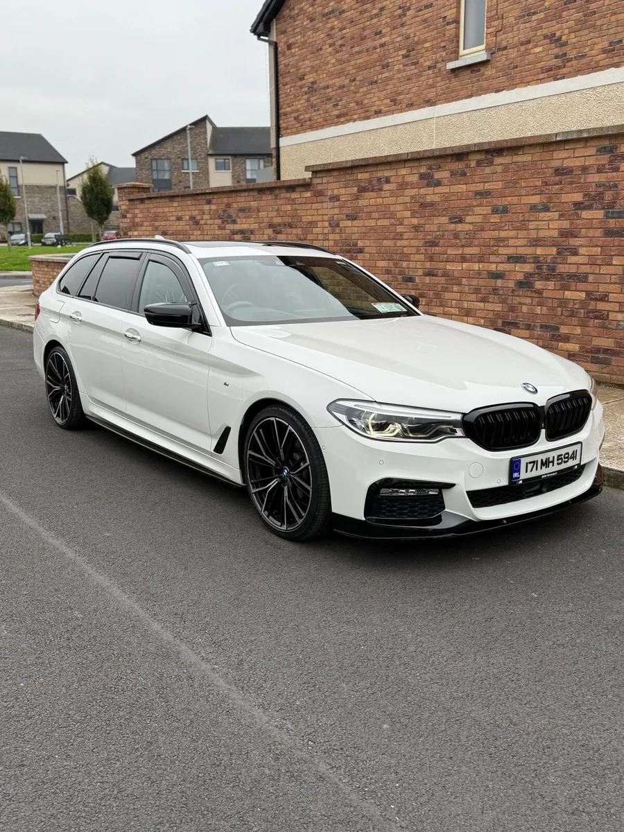 BMW 523D Estate M Sport - Image 1