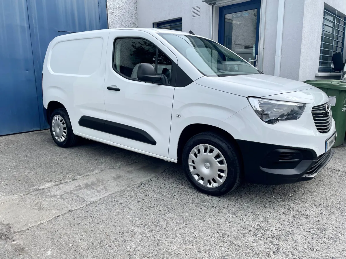 Opel Combo L1 1.5 CDTO Diesel 100BHP SWB,2022 - Image 2