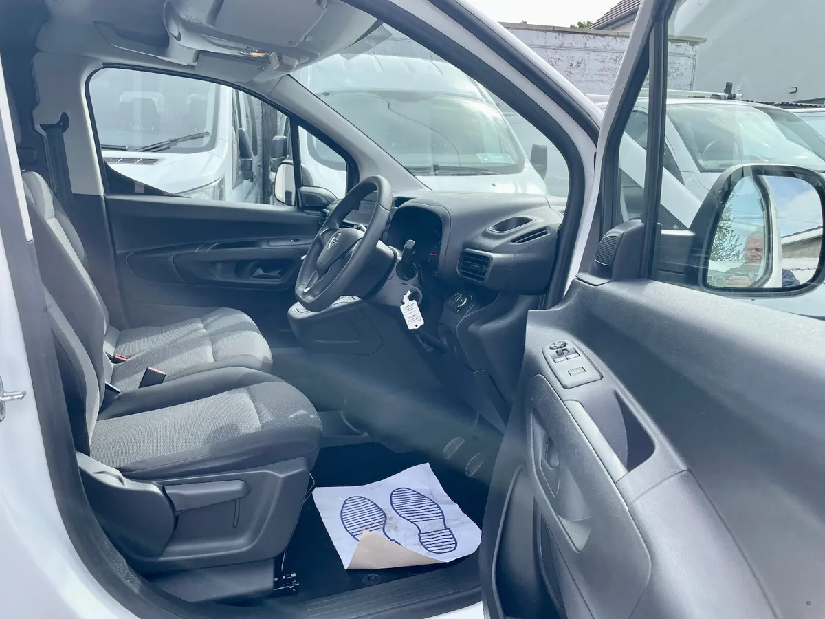 Opel Combo L1 1.5 CDTO Diesel 100BHP SWB,2022 - Image 4