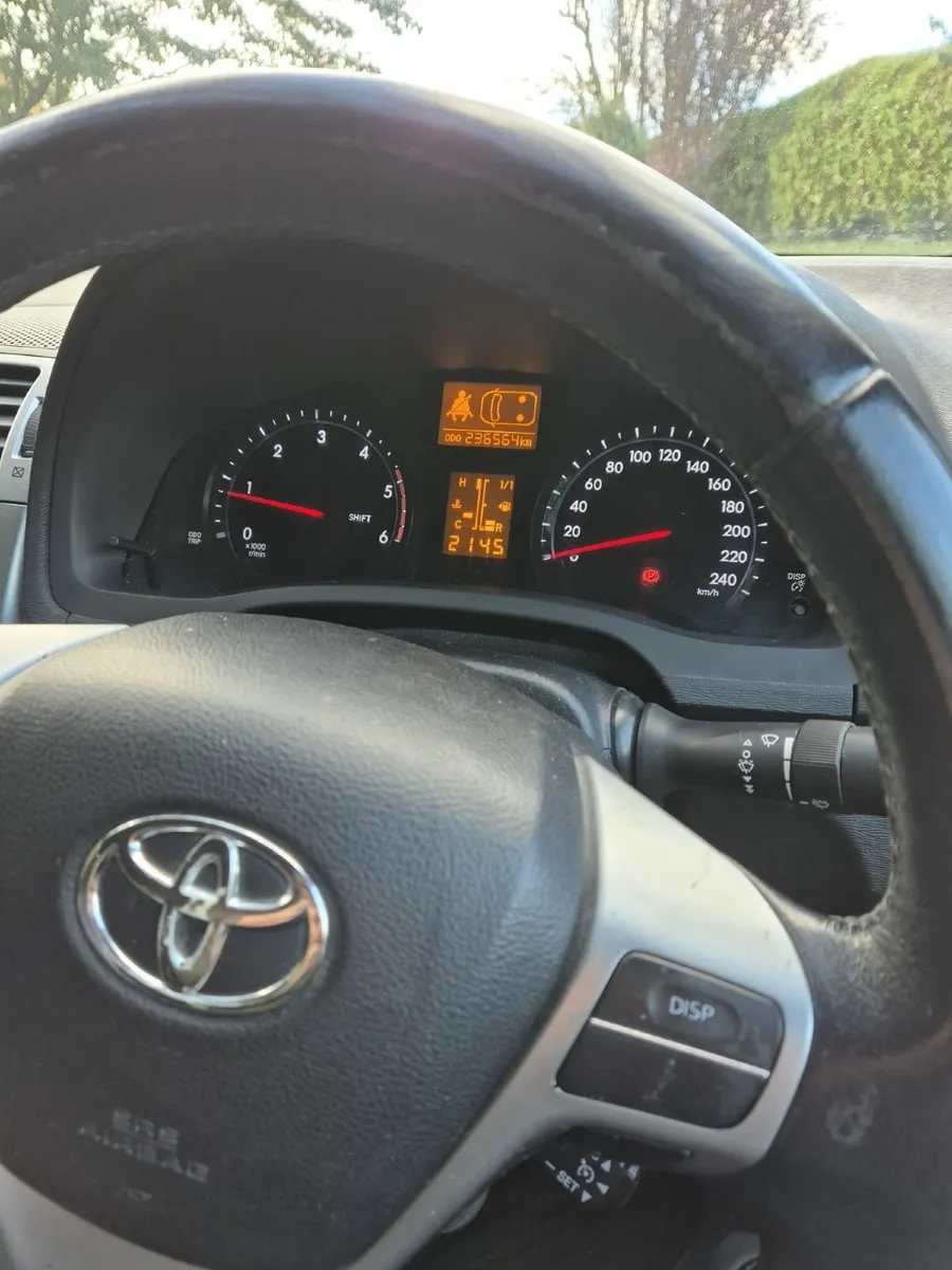 Toyota Avensis 2012 - Image 4