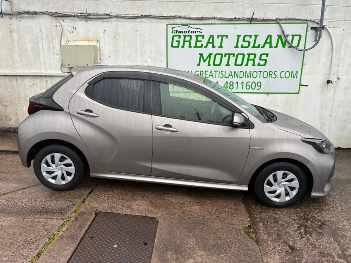 Toyota Yaris 6AA-MXPH10 - Image 2