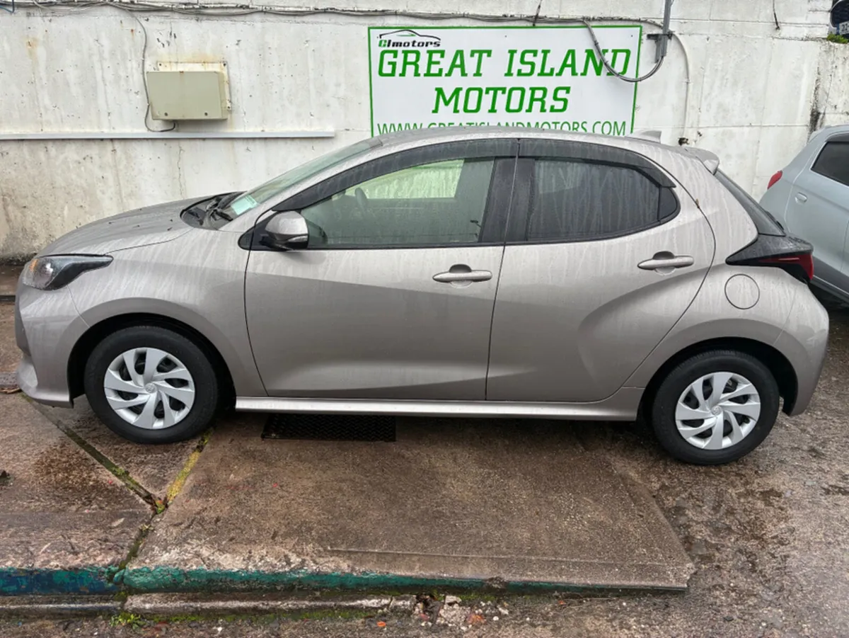 Toyota Yaris 6AA-MXPH10 - Image 4