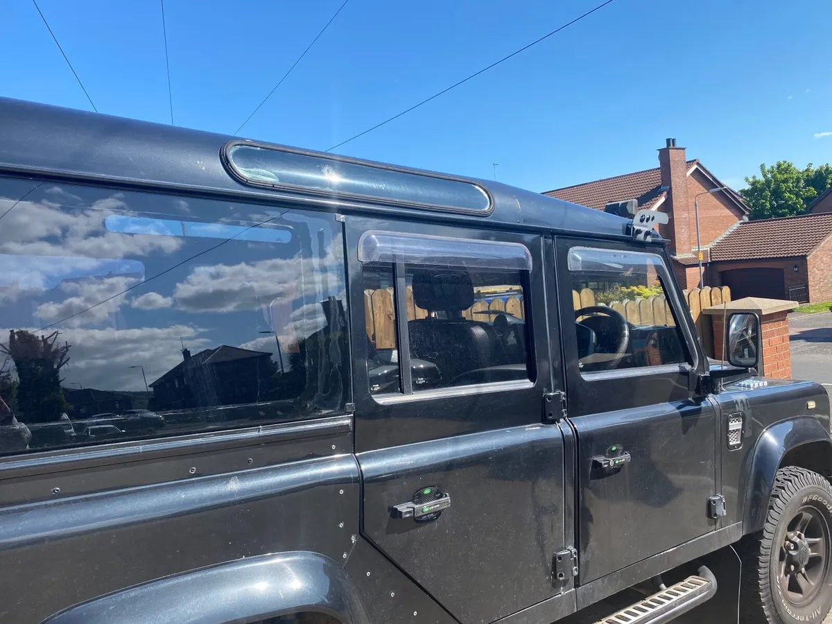 Land Rover Defender 2011 - Image 2