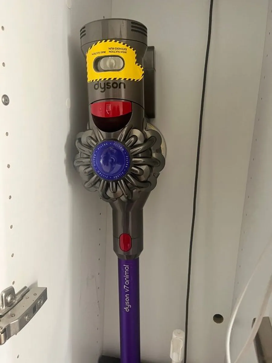 Dyson cordless vacuum - Image 1