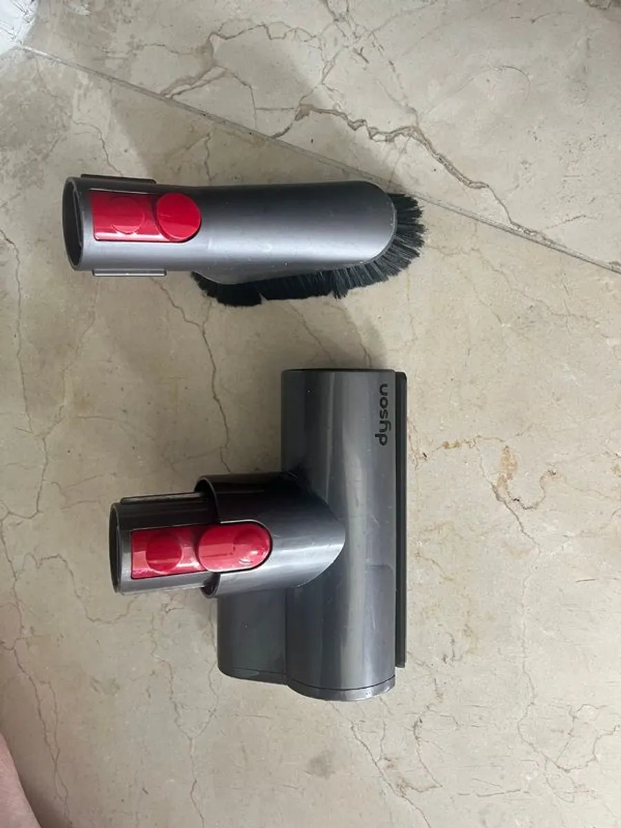 Dyson cordless vacuum - Image 3