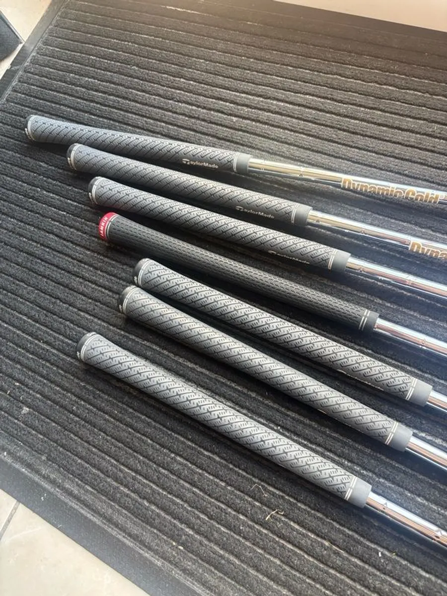 Taylormade stealth irons (7 clubs 5-SW) - Image 4