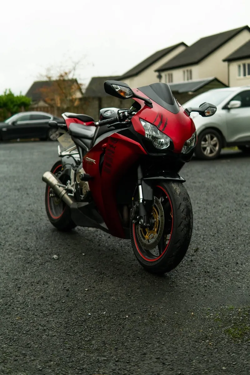 Honda CBR1000RR SC59 - Image 2