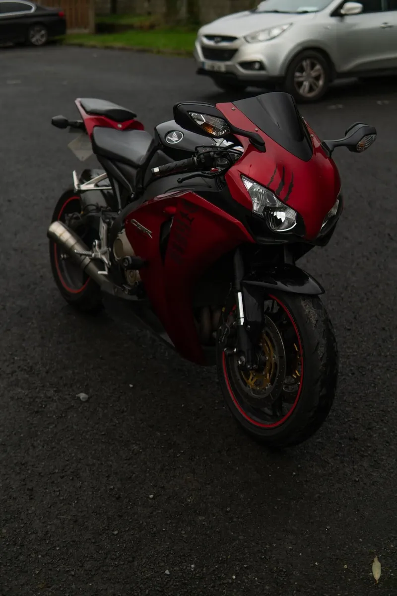 Honda CBR1000RR SC59 - Image 4