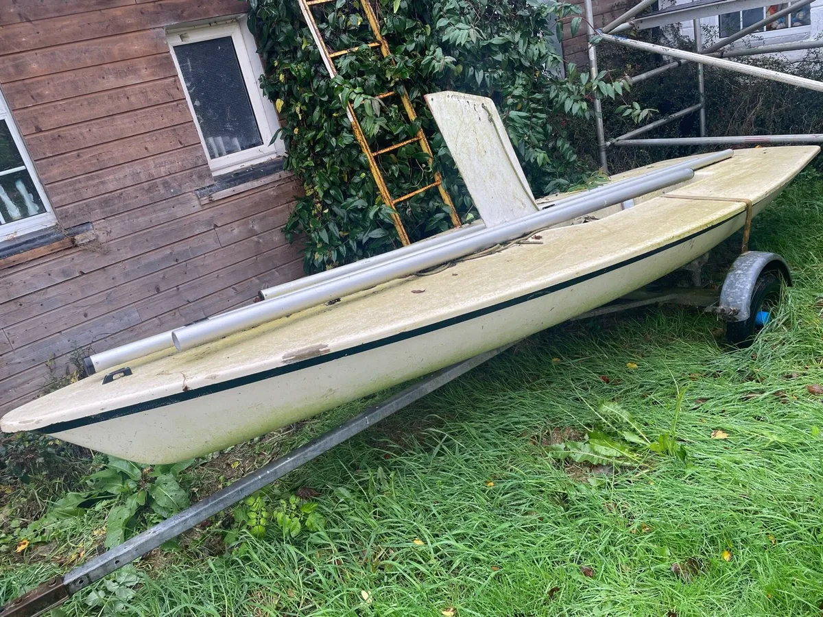 Laser sailing boat - Image 1