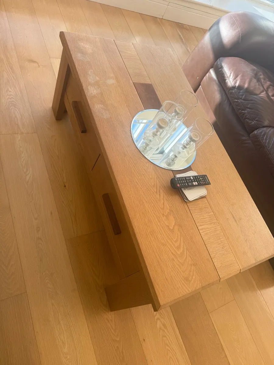 Coffee table and side tables - Image 1