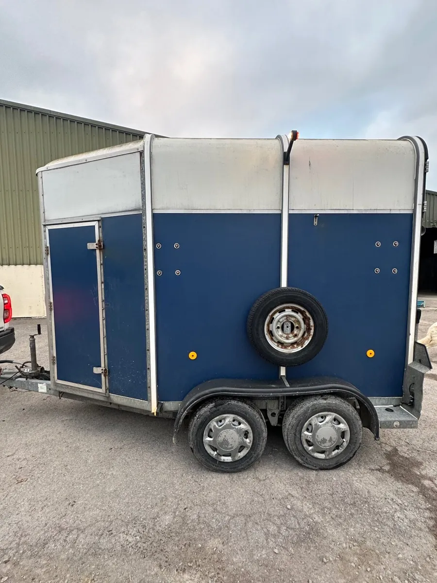 Horse box - Image 1