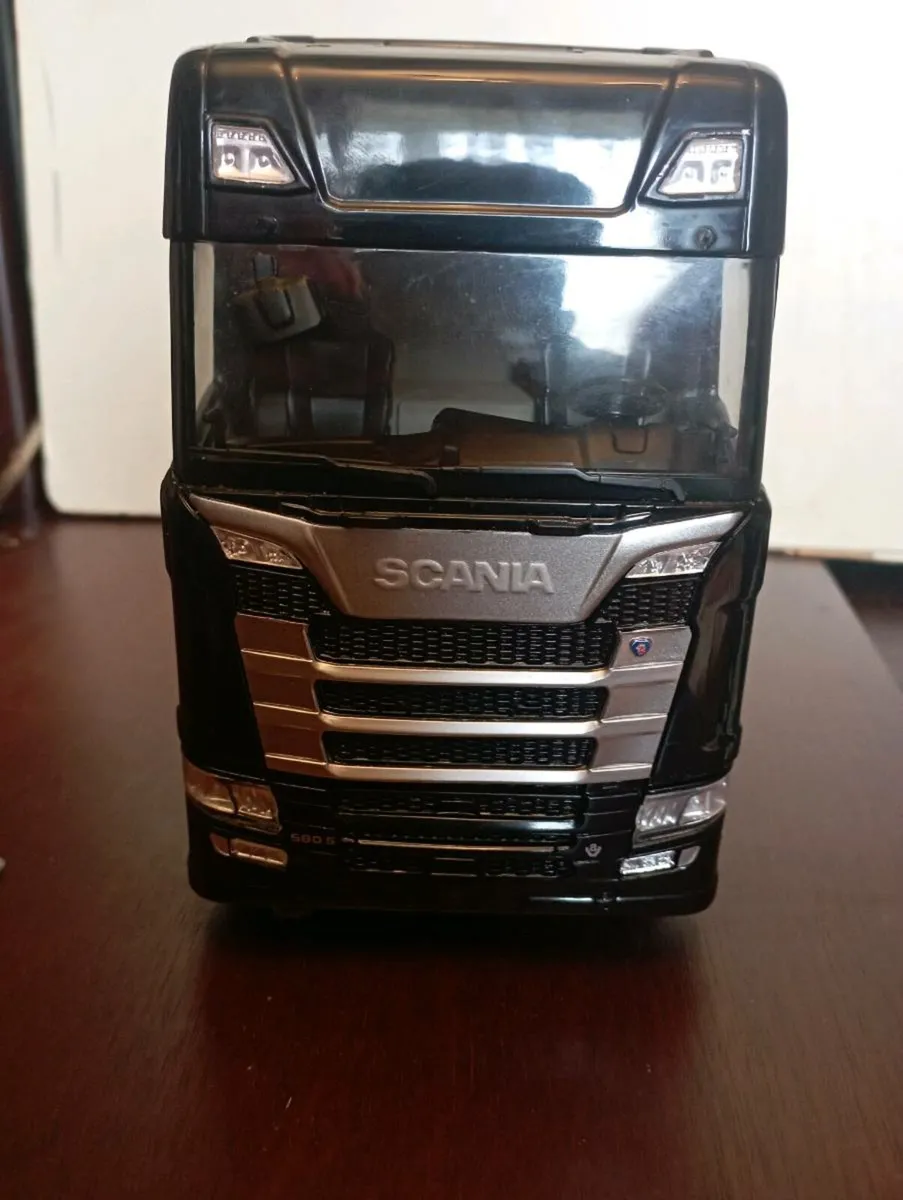DIE-CAST SCARNIA TOPLINE TRACTOR UNIT - Image 1