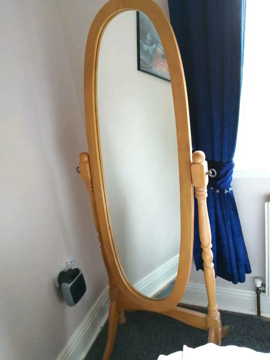 Freestanding mirror - Image 1