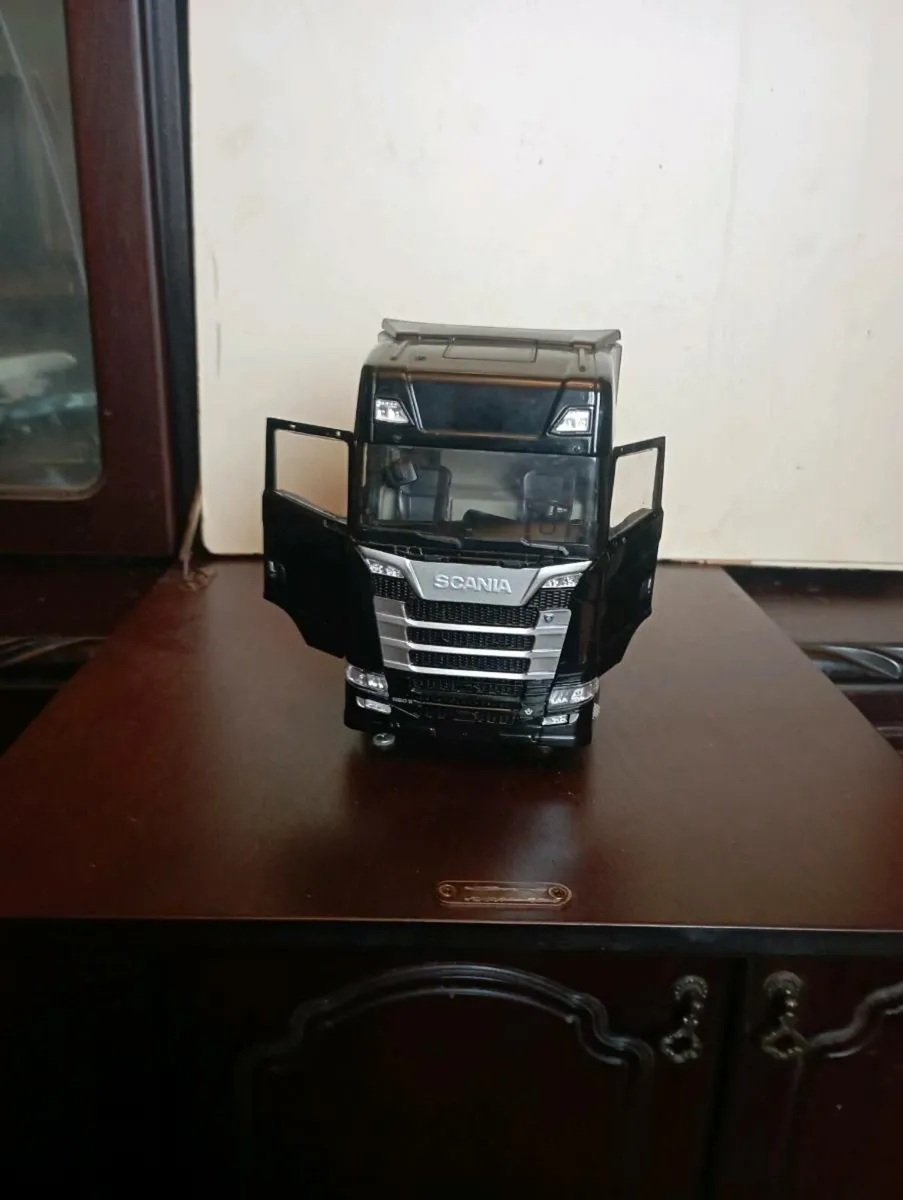 DIE-CAST SCARNIA TOPLINE TRACTOR UNIT - Image 2