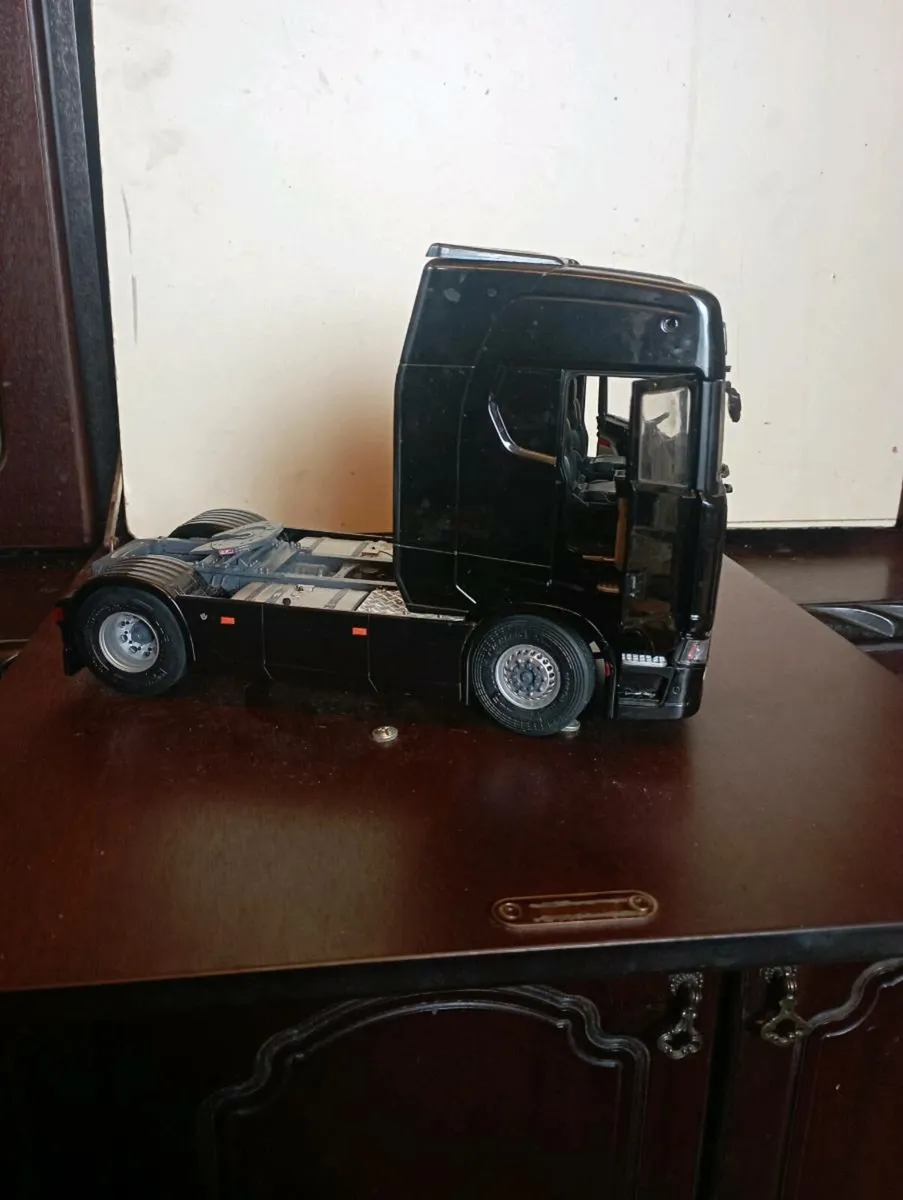 DIE-CAST SCARNIA TOPLINE TRACTOR UNIT - Image 3