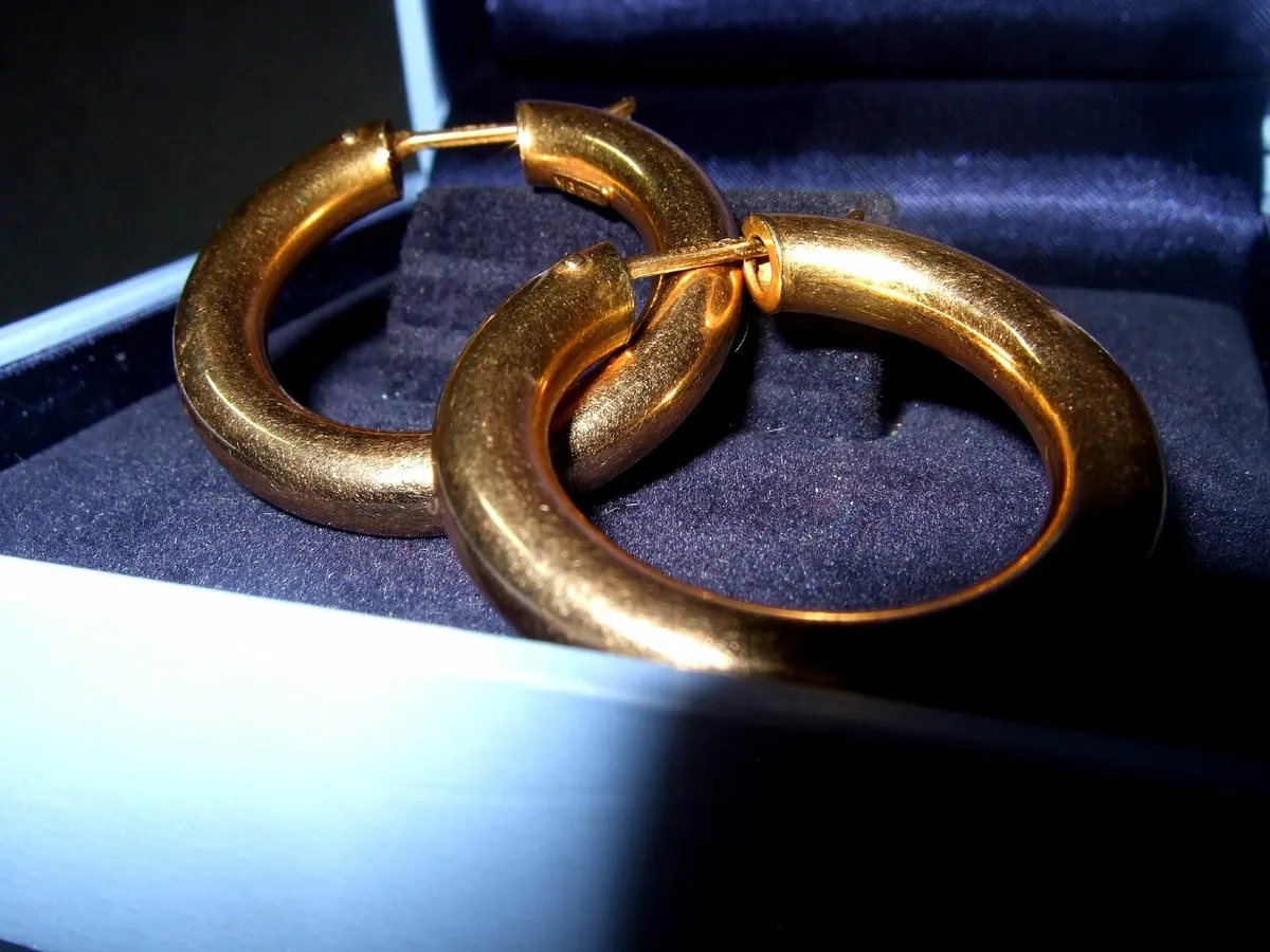 Vintage Hallmarked 9ct Gold Substantial Hoops - Image 3