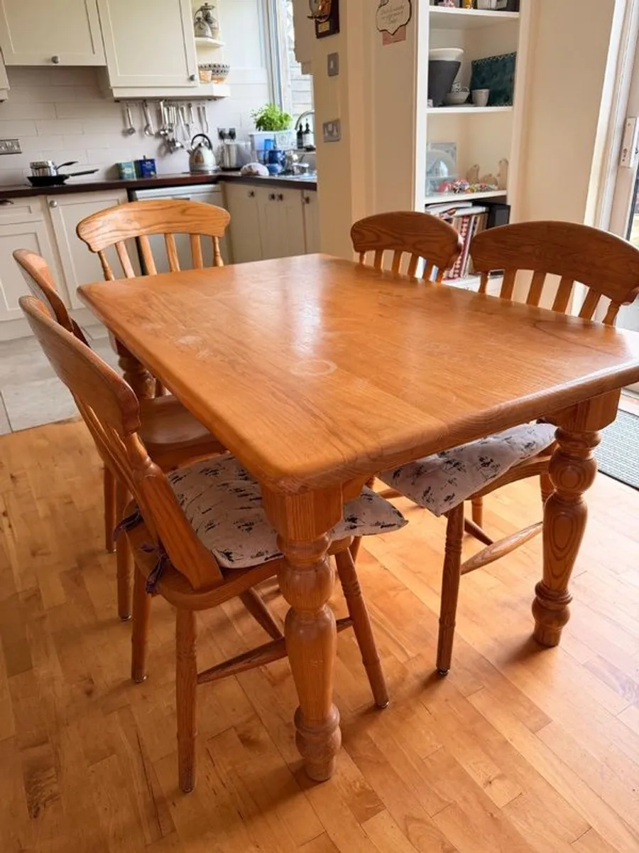 solid Oak table and 6 chairs - Image 1