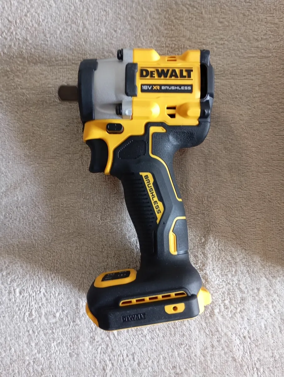 DeWalt dcf922 Impact Wrench - Image 4