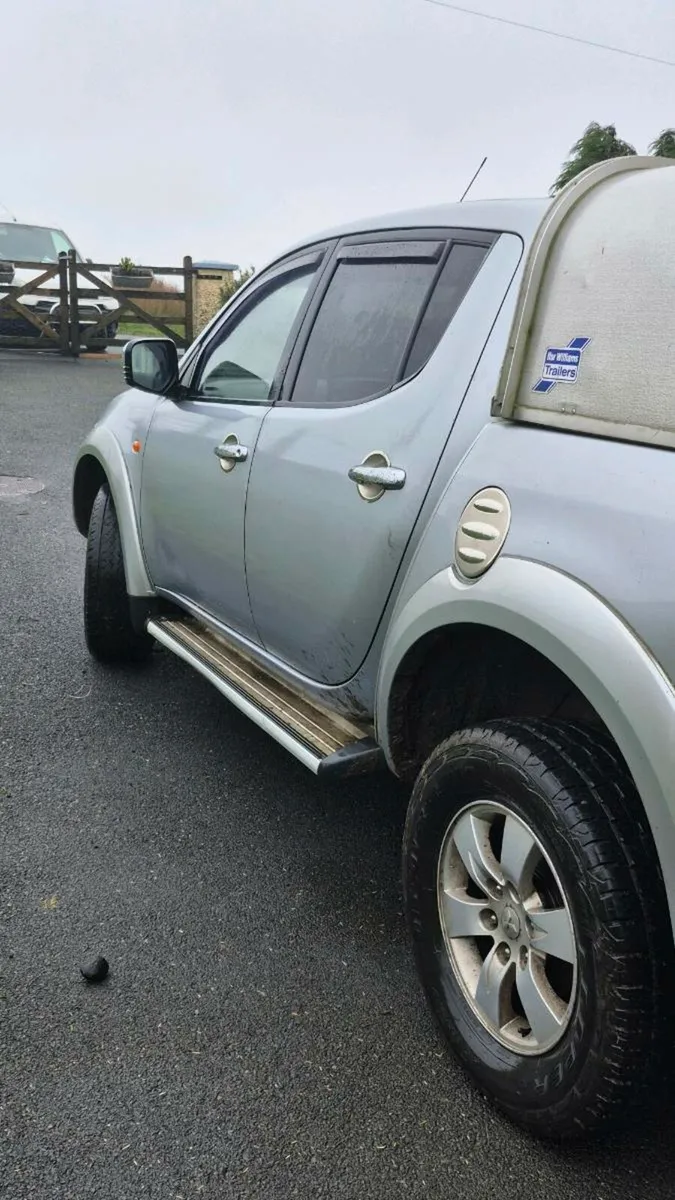 L200 animal - Image 1