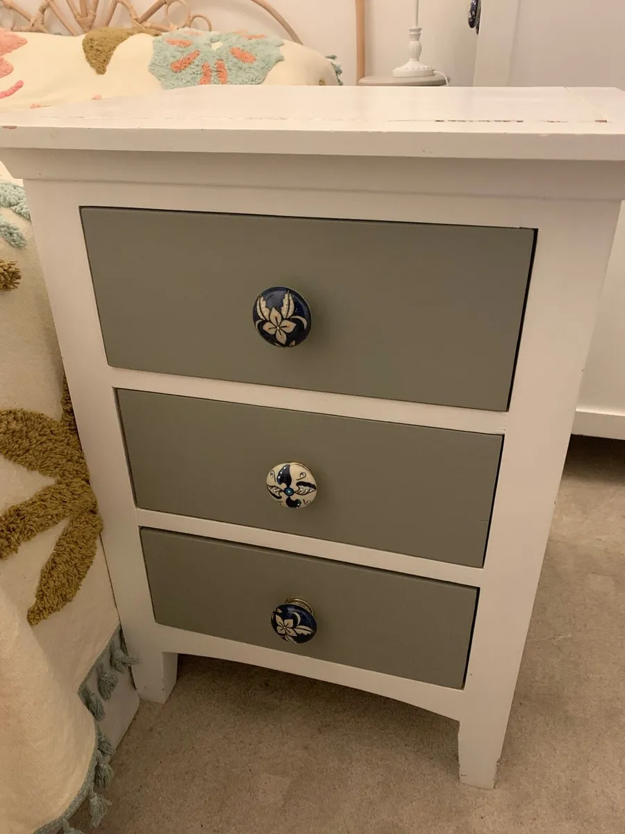 3 drawer bedside cabinet