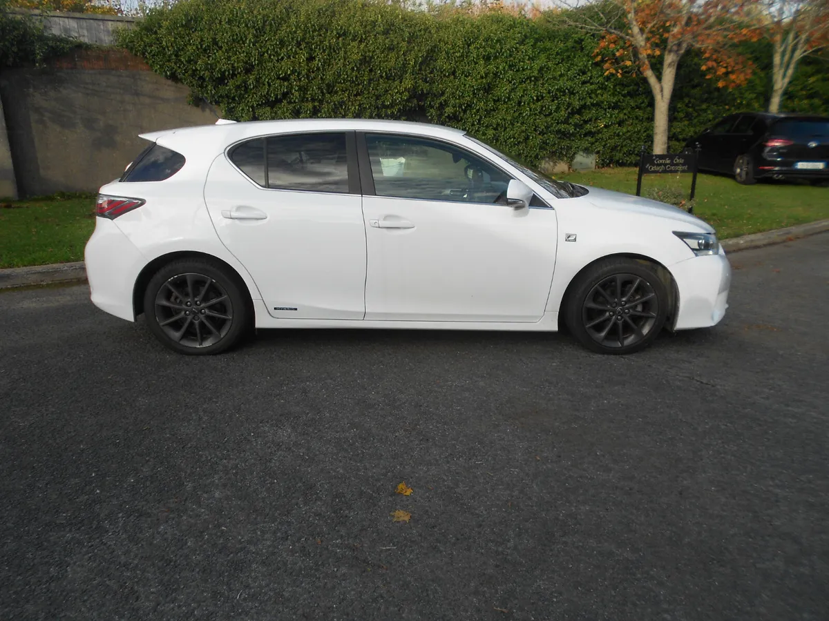 Lexus CT 2013 - Image 1